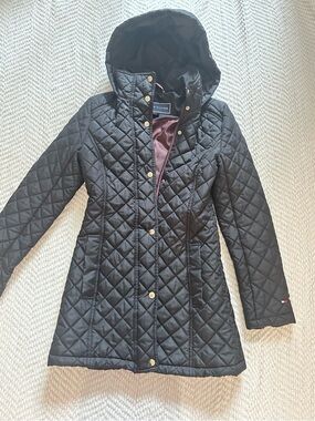 Tommy Hilfiger black quilted hooded coat in XS